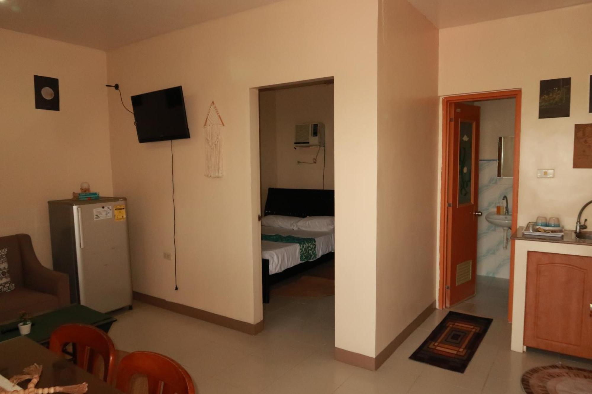 Jo-Cris Apartelle Мактан Экстерьер фото