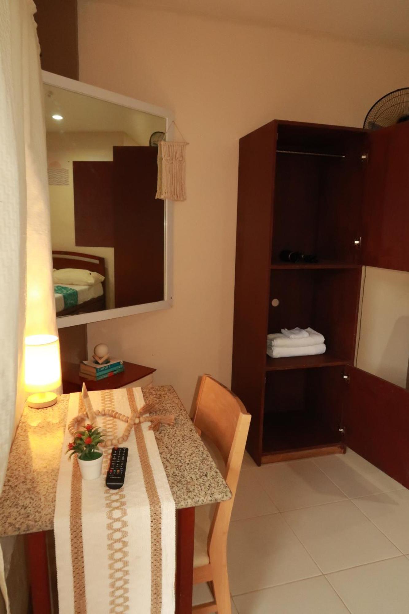 Jo-Cris Apartelle Мактан Экстерьер фото