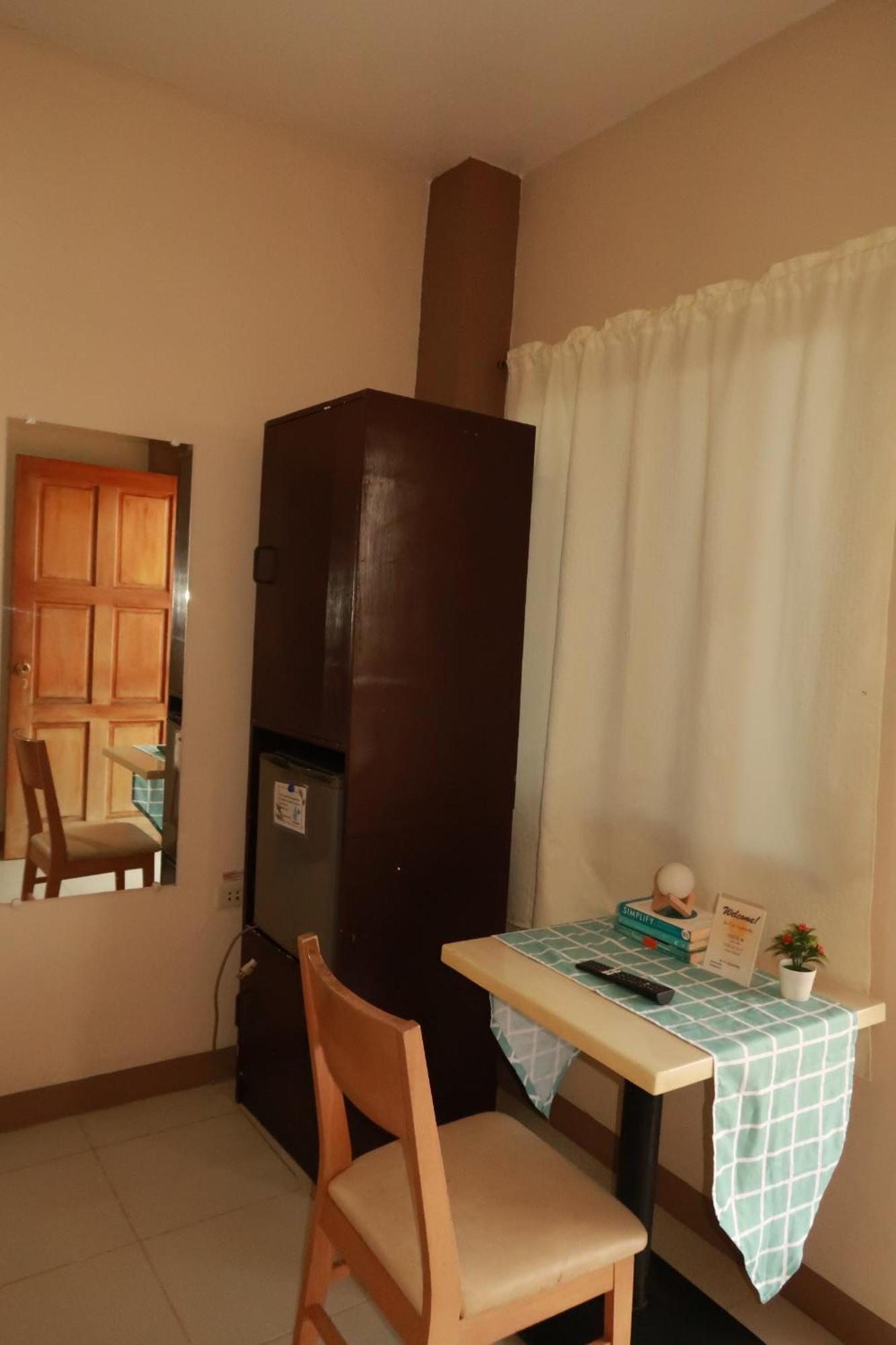 Jo-Cris Apartelle Мактан Экстерьер фото